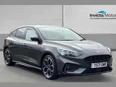 Usado Ford Focus ST-Line X 155 CV (114 kW) 2022 Gris Utilitario