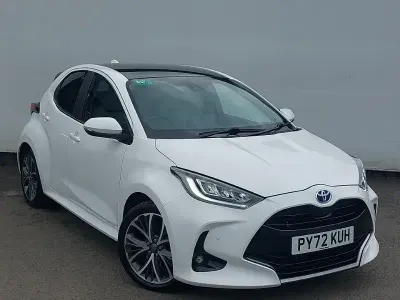 Used Toyota Yaris Hybrid 116 HP (85 kW) 2023 White Hatchback