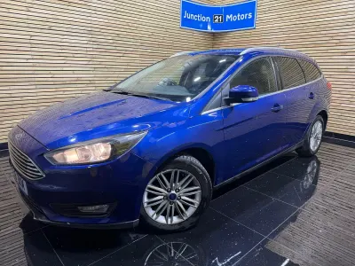 Gebraucht Ford Focus Zetec 120 PS (88 kW) 2018 Blau Kombi