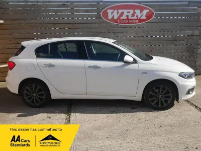 Used Fiat Tipo Lounge 95 HP (69 kW) 2016 White Hatchback