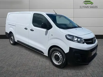 Used Vauxhall Vivaro S 100 HP (73 kW) 2023 White MPV