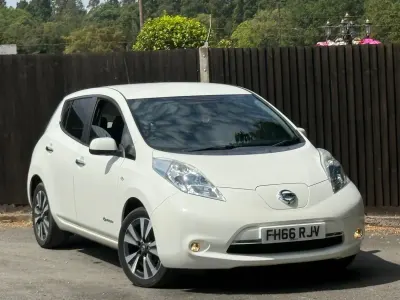 Used Nissan Leaf Tekna 80 kW (109 HP) 2017 White Hatchback