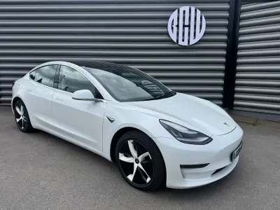 Begagnad Tesla Model 3 Long Range AWD 366 kW (498 HK) 2020 Vit Sedan