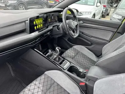 Used VW Golf VIII R-line 130 HP (95 kW) 2022 Yellow Hatchback