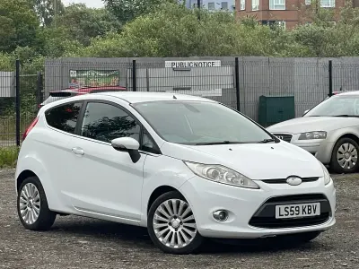 Used Ford Fiesta Titanium 96 HP (70 kW) 2009 White Hatchback