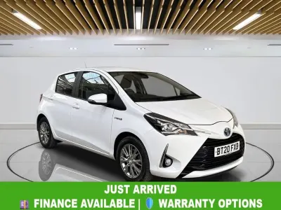 Used Toyota Yaris 100 HP (73 kW) 2020 White Hatchback
