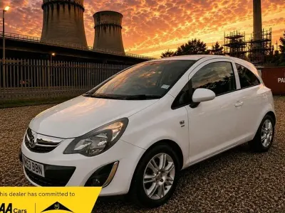 Used Vauxhall Corsa 85 HP (62 kW) 2013 White Hatchback