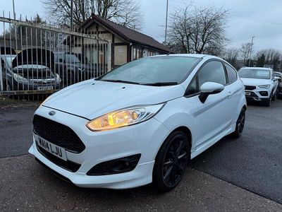 White Used 2014 Ford Fiesta Zetec Hatchback | £2,399 (Good price)