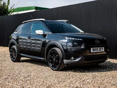 Usado Citroën C4 Cactus Flair 82 HP (60 kW) 2015 Preto Citadino