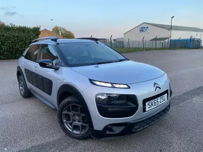Used Citroën C4 Cactus Feel 100 HP (73 kW) 2015 Silver Hatchback