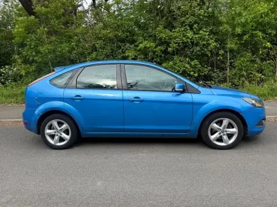 Second-hand Ford Focus Zetec 125 CP (91 kW) 2010 Albastru Hatchback
