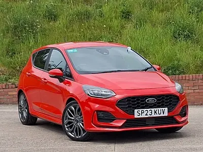 Begagnad Ford Fiesta ST-Line X 125 HK (91 kW) 2023 Röd Halvkombi