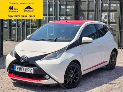 Used Toyota Aygo x-press 68 HP (50 kW) 2017 White Hatchback