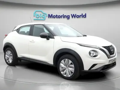 Używany Nissan Juke Acenta 114 KM (83 kW) 2023 Biały SUV