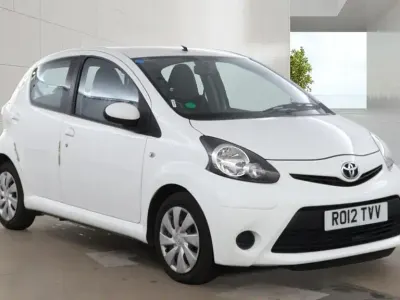 Used Toyota Aygo 67 HP (49 kW) 2012 White Hatchback