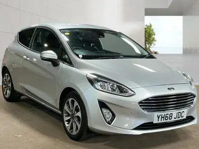 Used Ford Fiesta Zetec 70 HP (51 kW) 2019 Silver Hatchback