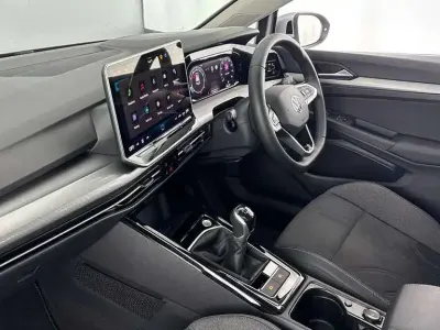 Second-hand VW Golf VIII Style 150 CP (110 kW) 2025 Argintiu Hatchback