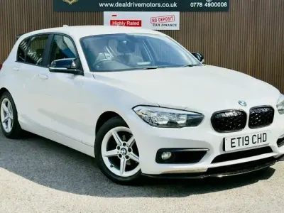 Usado BMW 118 Comfort Edition 136 CV (100 kW) 2019 Blanco Utilitario