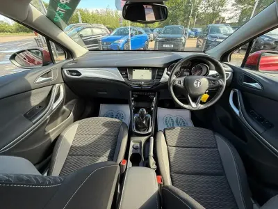 Używany Vauxhall Astra SRi 143 KM (105 kW) 2020 Czerwony Kombi