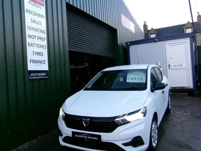 Used Dacia Sandero Essentiel 90 HP (66 kW) 2021 White Hatchback
