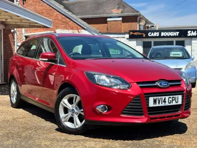 Used Ford Focus Zetec 125 HP (91 kW) 2014 Red Estate