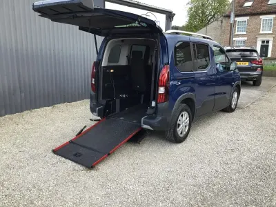 Begagnad Peugeot Rifter Allure 2020 Blå Minibuss