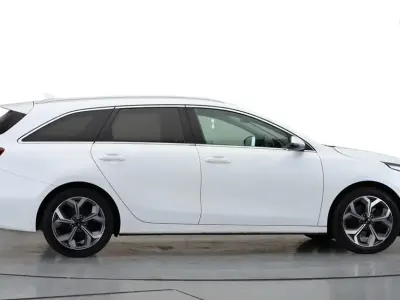 Used Kia Ceed 2021 White Hatchback