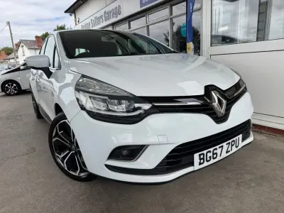 Used Renault Clio Dynamique 110 HP (80 kW) 2017 Glacier white Hatchback