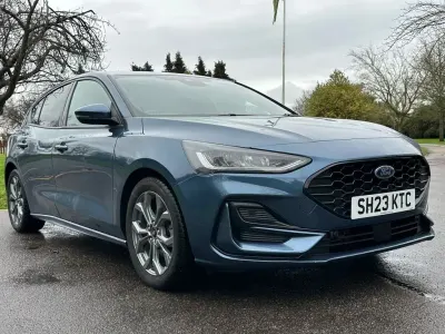 Begagnad Ford Focus ST-Line 125 HK (91 kW) 2023 Blå Halvkombi