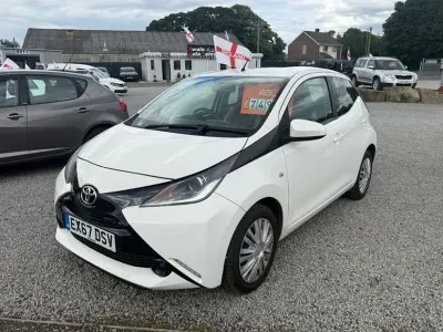 Used Toyota Aygo X-play 68 HP (50 kW) 2017 White Hatchback