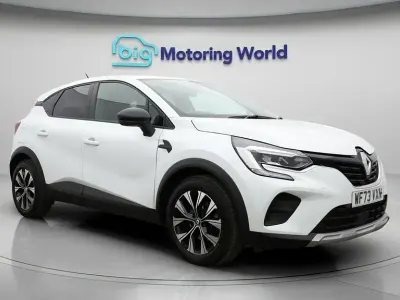 Begagnad Renault Captur Evolution 145 HK (106 kW) 2023 Vit SUV