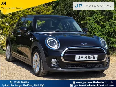 Begagnad Mini Cooper Hatch 2018 Svart Halvkombi