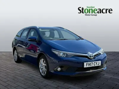 Used Toyota Auris Hybrid Business Edition 134 HP (98 kW) 2017 Bronze Estate