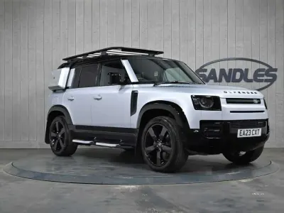 Used Land Rover Defender HSE Dynamic 250 HP (183 kW) 2023 Silver SUV