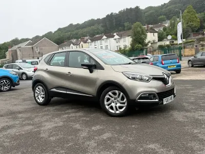 Used Renault Captur Dynamique 90 HP (66 kW) 2015 Beige SUV