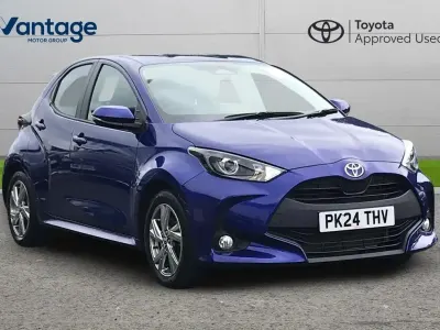 Used Toyota Yaris 113 HP (83 kW) 2024 Blue Hatchback