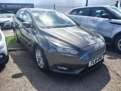 Begagnad Ford Focus Zetec 2018 Grå Kombi