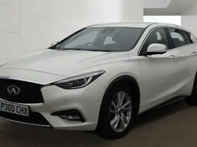 Used Infiniti Q30 Premium 170 HP (125 kW) 2016 White Hatchback