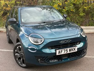 Nowe Fiat 600 La Prima 136 KM (100 kW) 2025 Zielony Hatchback