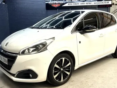 Used Peugeot 208 S 82 HP (60 kW) 2018 White Hatchback
