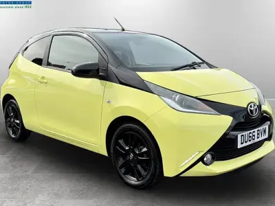 Used Toyota Aygo X-cite 69 HP (50 kW) 2016 Yellow Hatchback