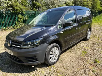 Usado VW Caddy 102 HP (75 kW) 2019 Preto Monovolume