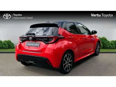 Używany Toyota Yaris Hybrid Edition 116 KM (85 kW) 2021 Pomarańczowy Hatchback
