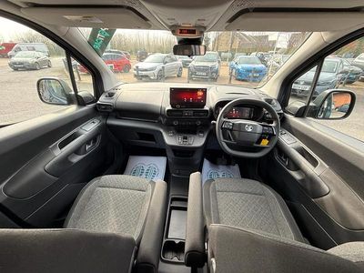 Used Vauxhall Combo Design Edition 98 kW (134 HP) 2024 Blue MPV