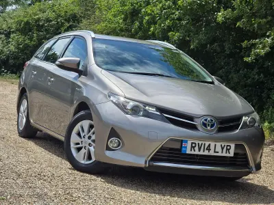 Used Toyota Auris Hybrid 136 HP (100 kW) 2014 Bronze Estate