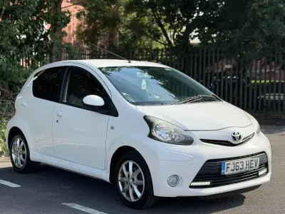 Used Toyota Aygo 68 HP (50 kW) 2013 White Hatchback