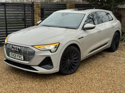 Usado Audi e-tron S-Line 230 kW (313 HP) 2021 Bege SUV