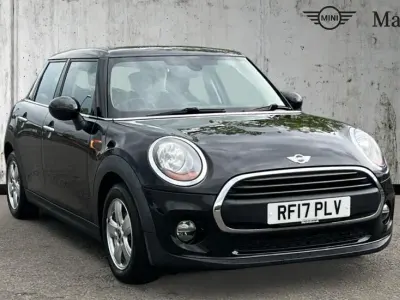 Usado Mini ONE Hatch 101 CV (74 kW) 2017 Negro Utilitario