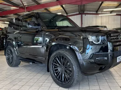 Używany Land Rover Defender SE Dynamic 2022 Czarny SUV