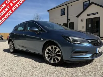 Używany Vauxhall Astra 125 KM (91 kW) 2017 Niebieski Hatchback